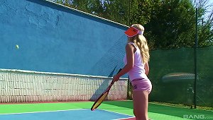 Outdoors Solo Masturbation Clip With Sporty Blonde Amateur